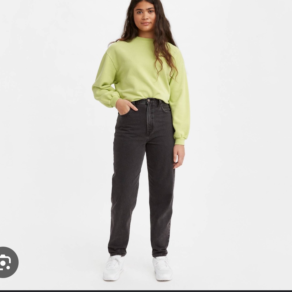 Levis High Rise Loose Taper Jeans. Size 25x31
